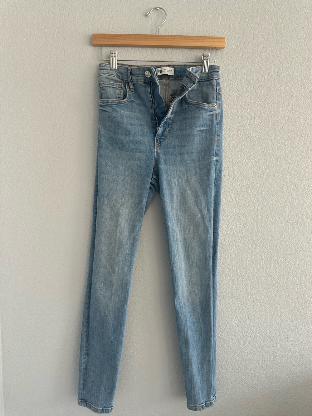 Zara Light Wash High Rise Skinny Jeans Size 6 / 28